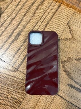 Burgundy Wavy iPhone 13 Case